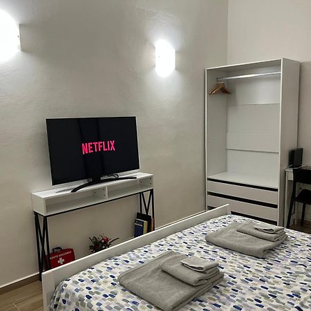 Al 106 Apartment Free Wi-Fi 5 Min Dalla Stazione Prato  Extérieur photo