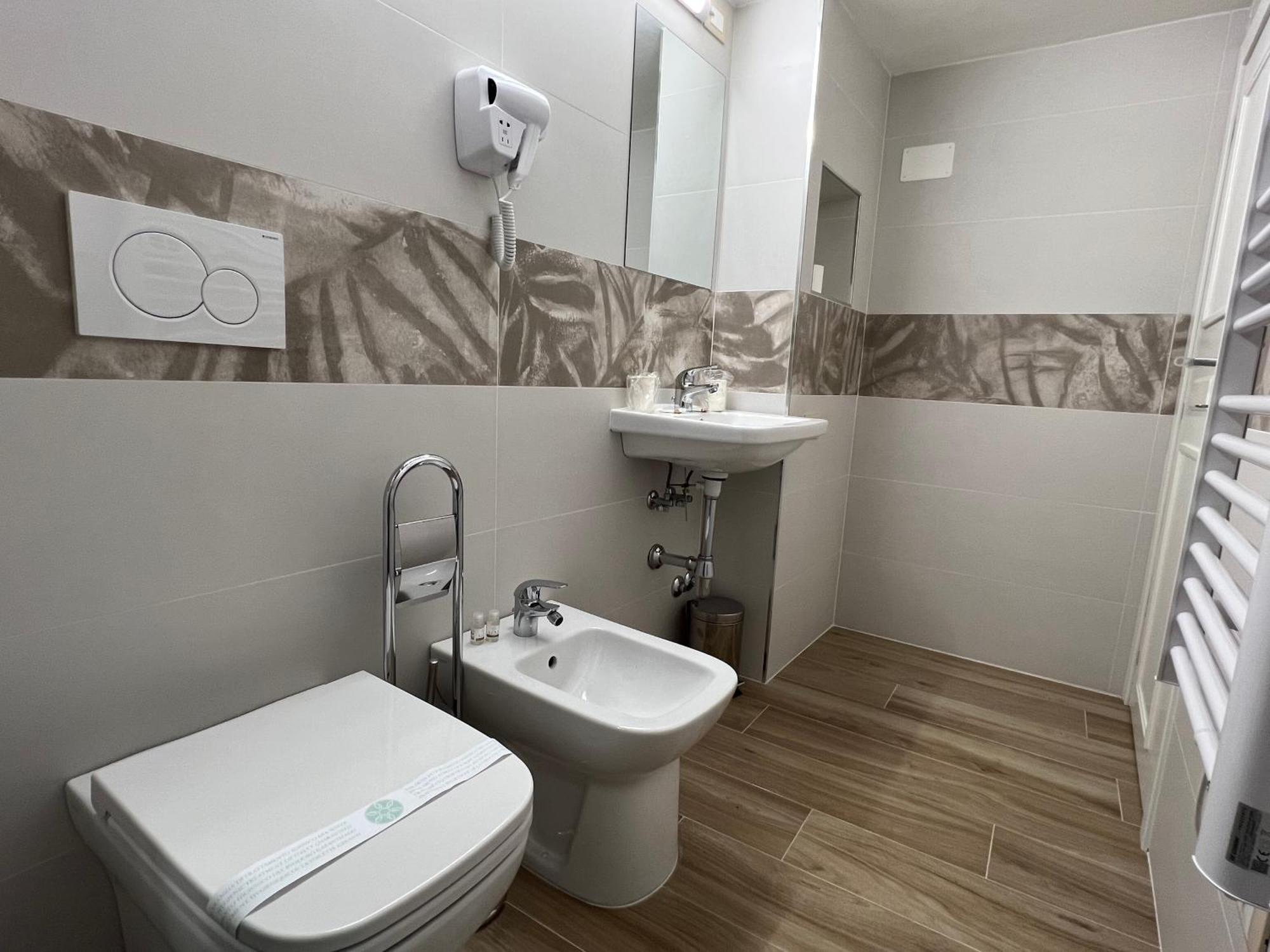 Al 106 Apartment Free Wi-Fi 5 Min Dalla Stazione Prato  Extérieur photo